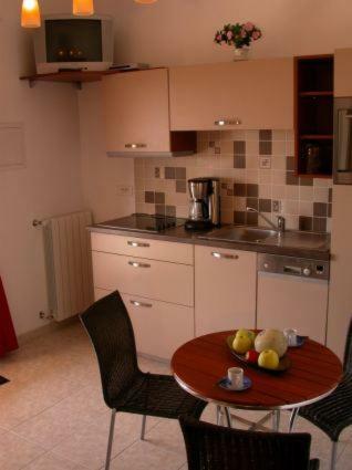 Villa Liamone Studio Fuer 3 Personen , 400 M Vom Strand, Pool, Klimaanlage Сагон Екстериор снимка